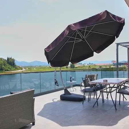 Roso Apartment *